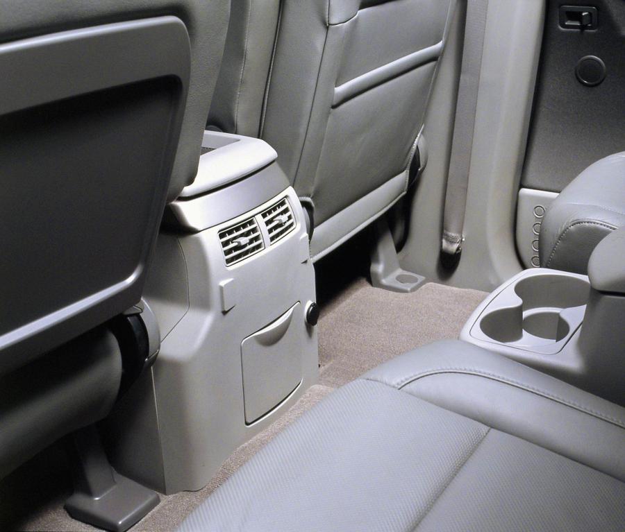  Nissan Armada 2008 года  (фото 30 из 40)